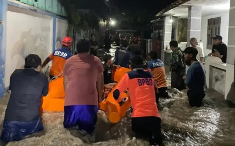 Banjir Rendam Kraksaan dan Krejengan, BPBD Evakuasi Warga