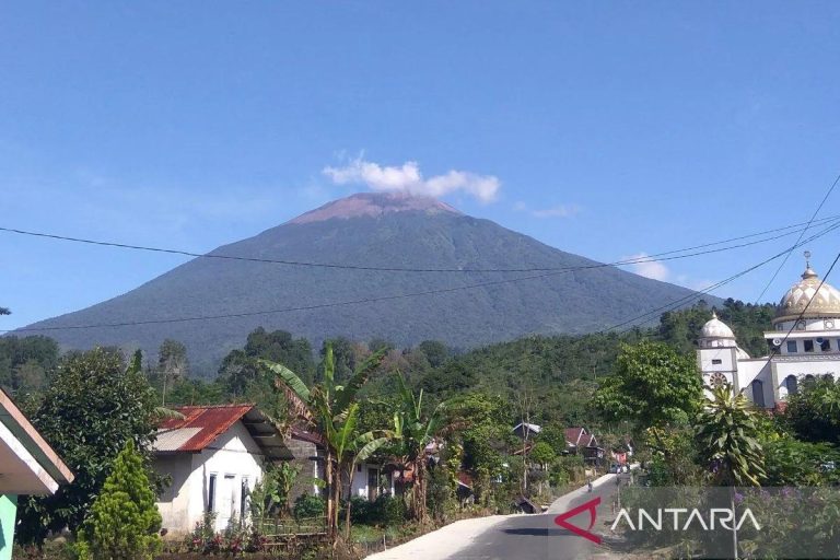 Suhu Kawah Gunung Slamet Meningkat, BPBD Banyumas Tingkatkan Kesiapsiagaan